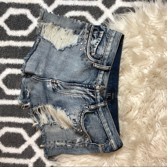 high waisted cutoff short w/ metal embellishments - Picture 2 of 8